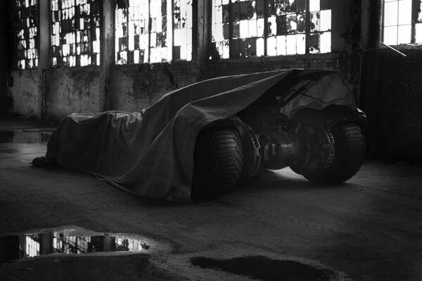 Primeras imágenes del nuevo Batmóvil de Batman vs Superman… guau