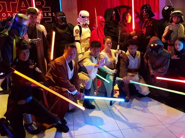 7n_starwarsfullforceatcinemas00