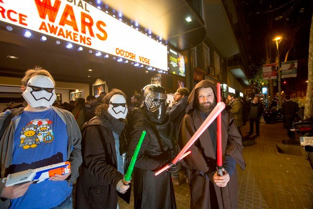 Barcelona 17/12/2015 Estreno de Stars Wars el despertar de la fuerza en el cine Phenomena Foto Ferran Nadeu