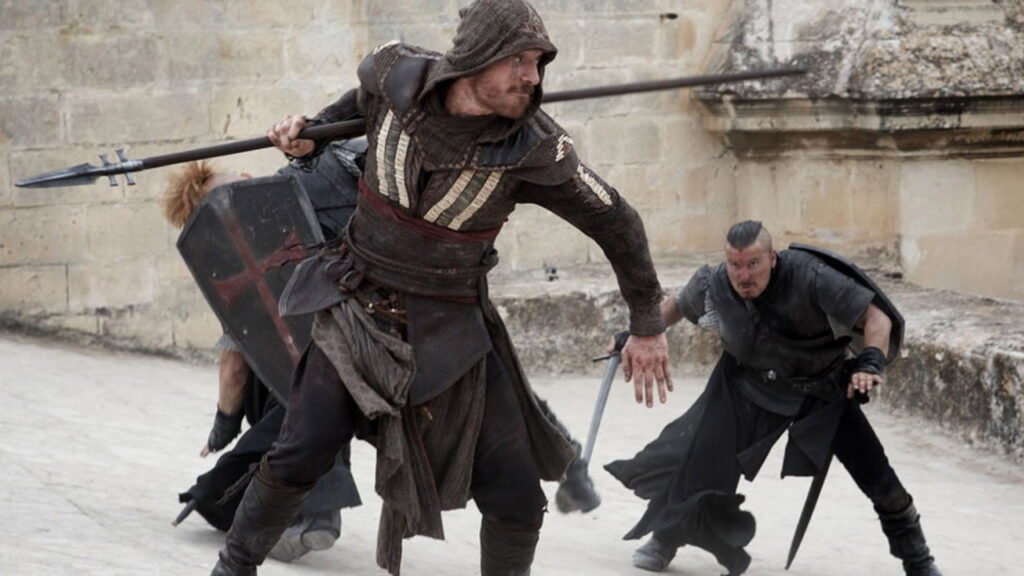 Aguilar combatiendo con lanza durante la Inquisición española en Assassin’s Creed