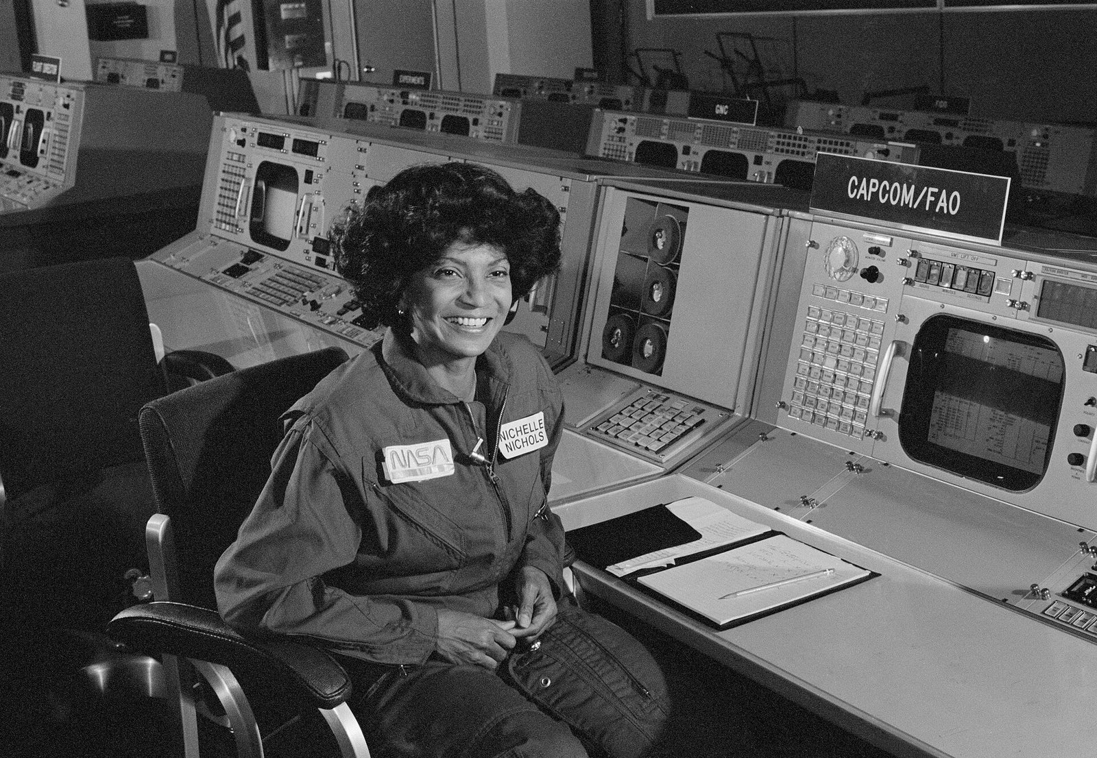 Nichelle Nichols, la teniente Uhura, en una imagen de la NASA de 1977